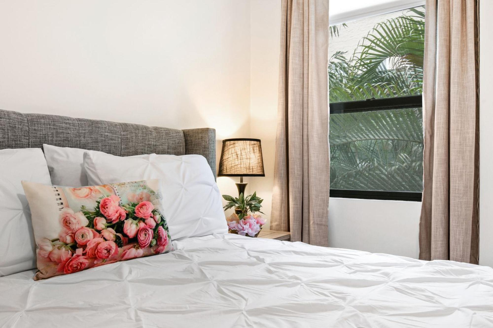 Orchid Suites - Historic Palm Beach Hotel Condominium Exteriör bild
